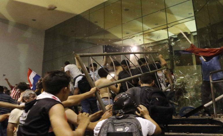 protestas_frente_al_edificio_del_congreso_-_efe-770x470